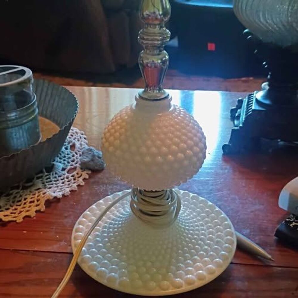 Vintage Fenton Hobnail Milk Glass Table Lamp